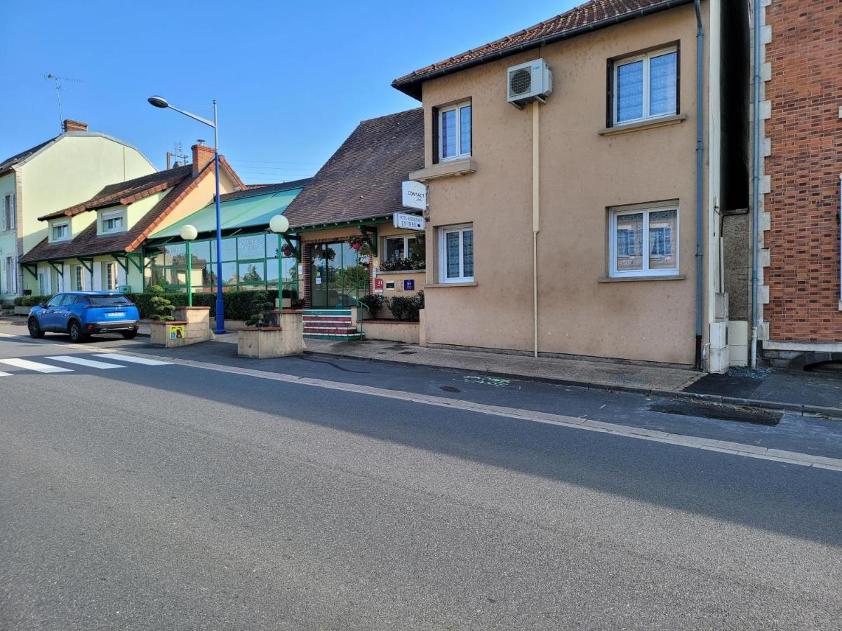 L'Auberge De L'Olive Dompierre-sur-Besbre Exterior photo