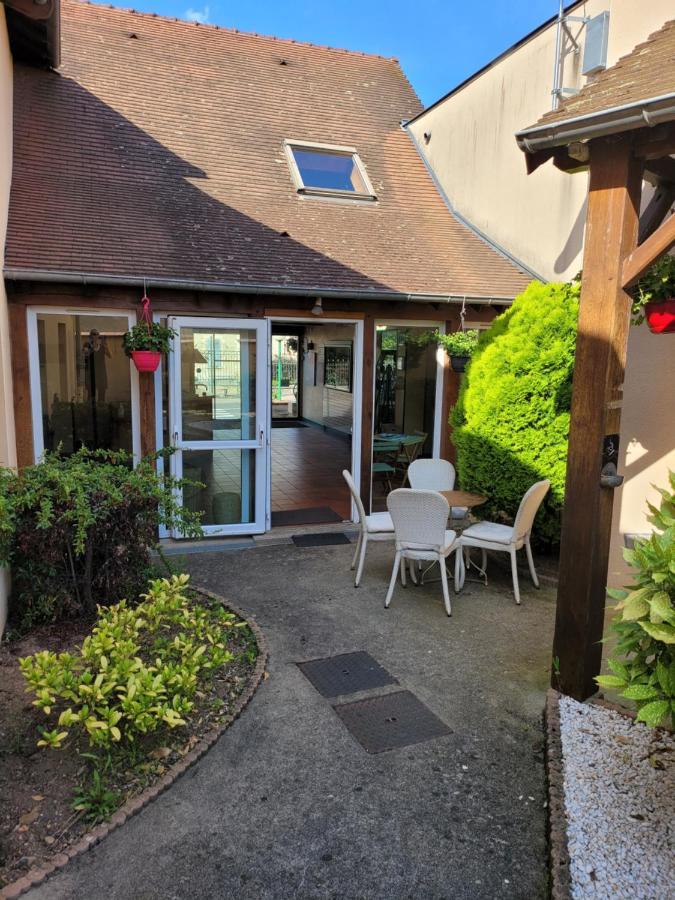 L'Auberge De L'Olive Dompierre-sur-Besbre Exterior photo