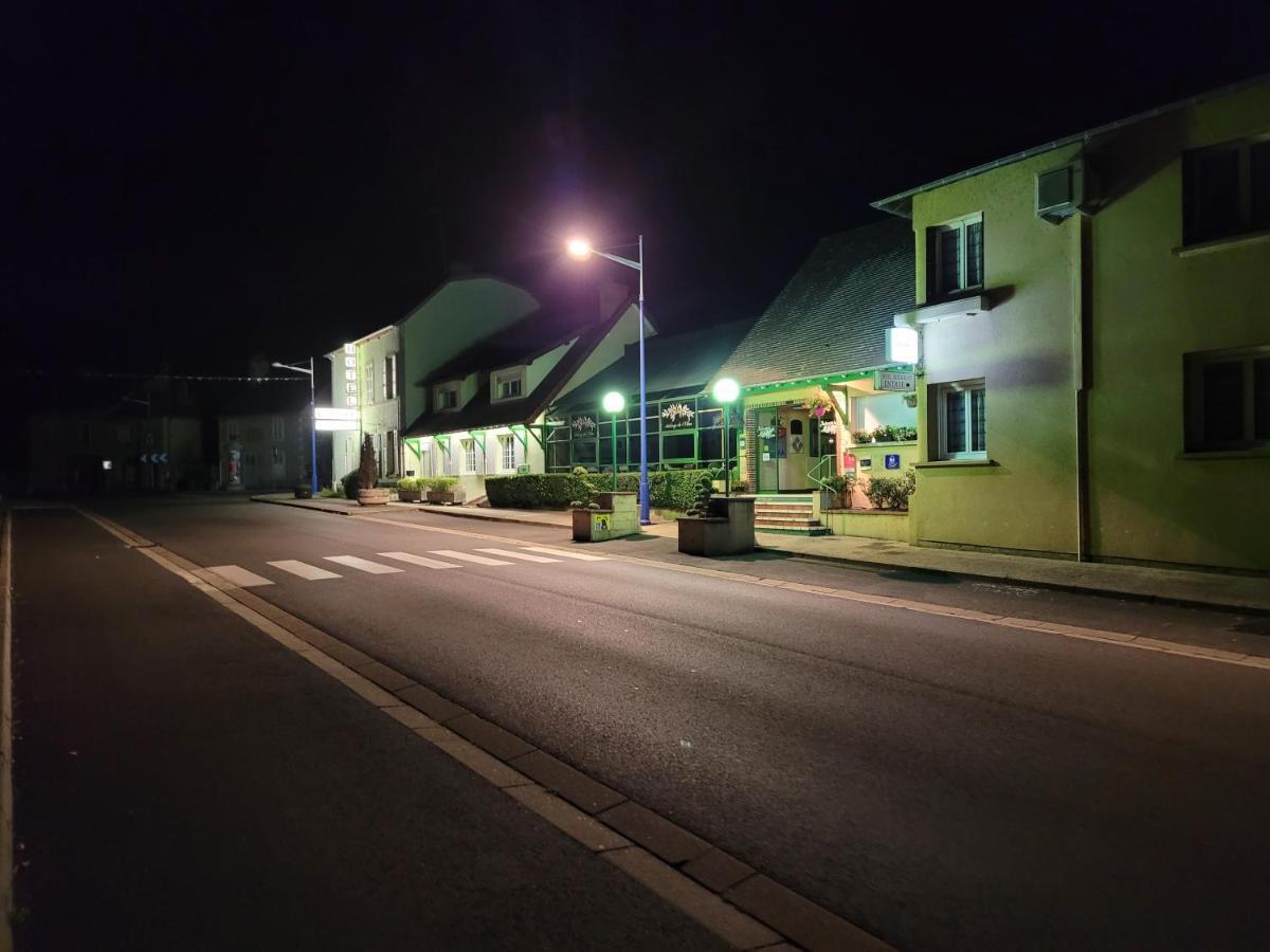 L'Auberge De L'Olive Dompierre-sur-Besbre Exterior photo